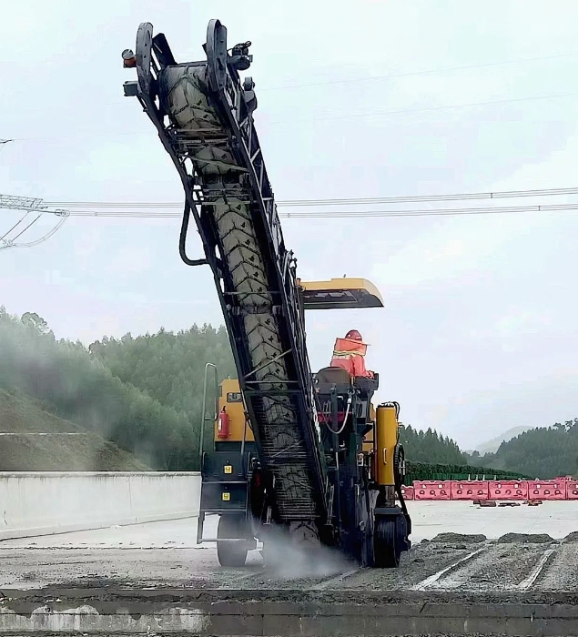 靠譜！徐工銑刨機(jī)化身“護(hù)路使者”助力巴平高速建設(shè)！