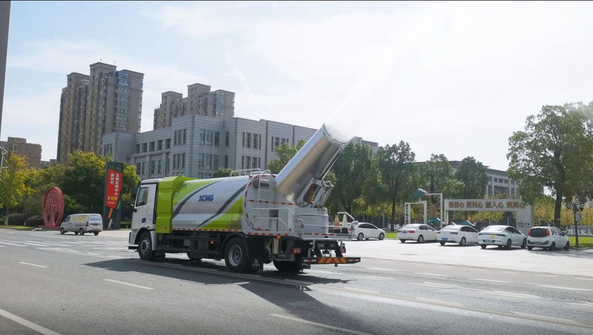 徐工新能源多功能抑塵車助力宿遷上海中路