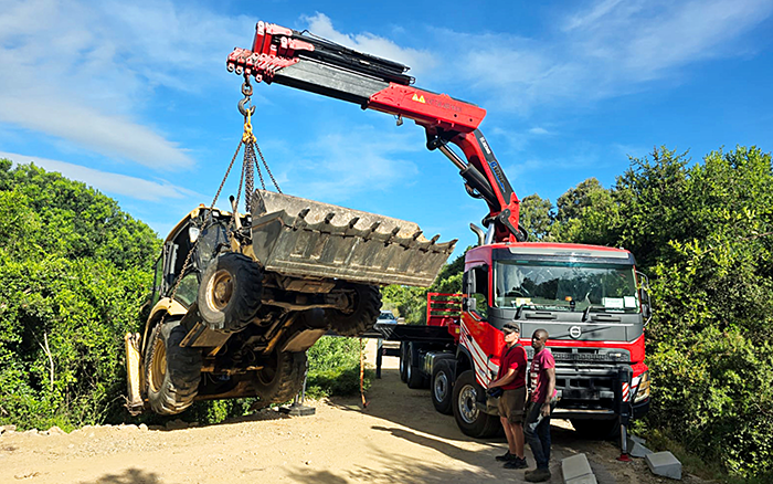 徐工SQZ660折疊臂隨車起重機(jī) 成為海外道路清障得力“干將”